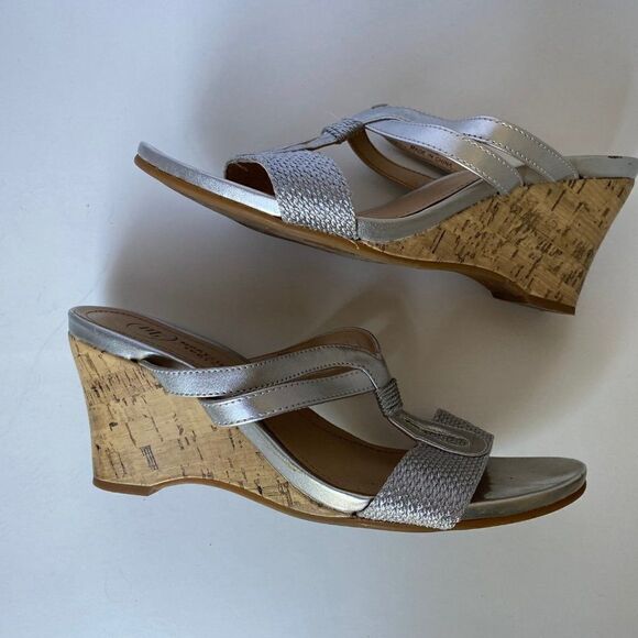 Mootsie Tootsie Silver Soft Sheen Sandals SZ 9.5M - Picture 1 of 10